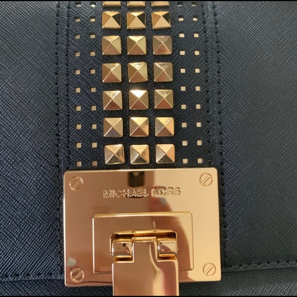 ✨Michael Kors Tina Medium Shoulder Flap Bag - Picture 2 of 9